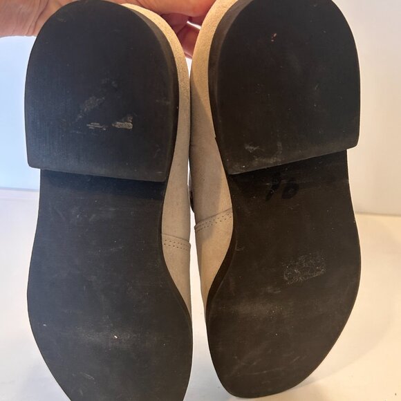 Hush Puppies Slip on Loafer Women Shoe Size 7 Beige Suede leather NEW - Picture 2 of 9